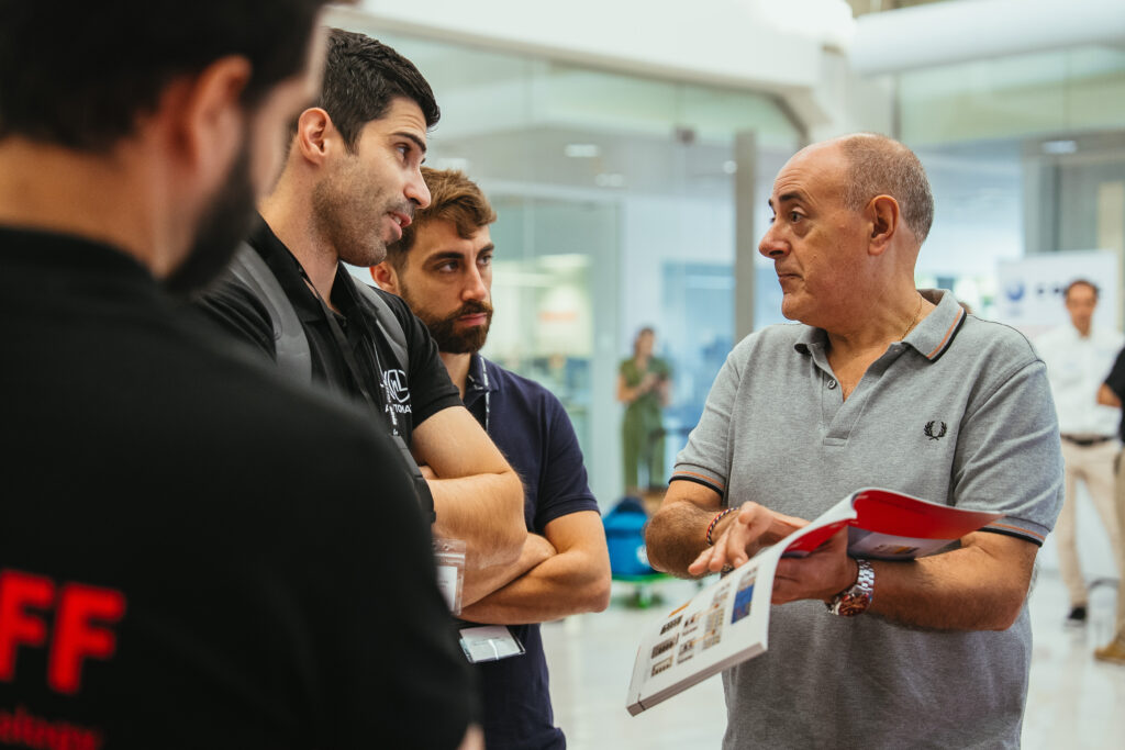 Expertos del sector industrial compartiendo soluciones de diseño higiénico en las jornadas Hygienic Techdays Valencia.